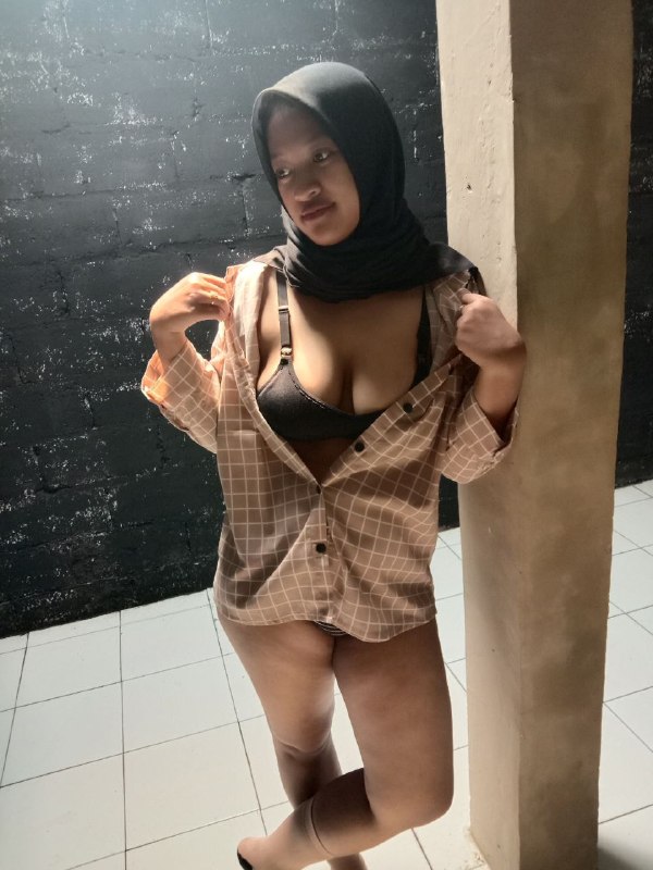 Crotin Pejuh Dimulut Ajeng Esema Tobrut - Foto 1