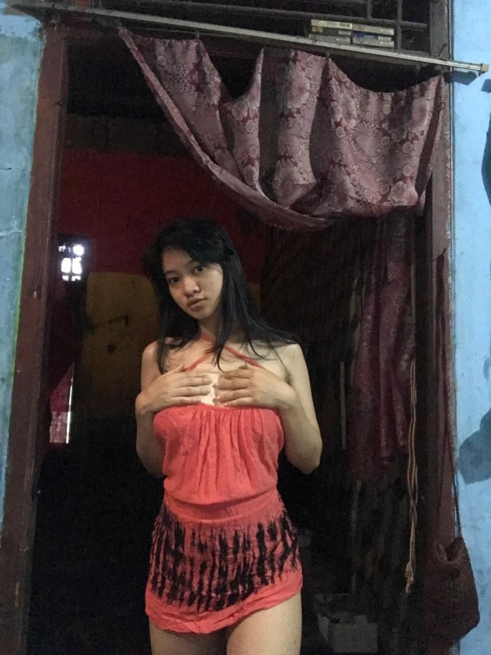 Colmek Depan Rumah Ketahuan Tetangga - Foto 5