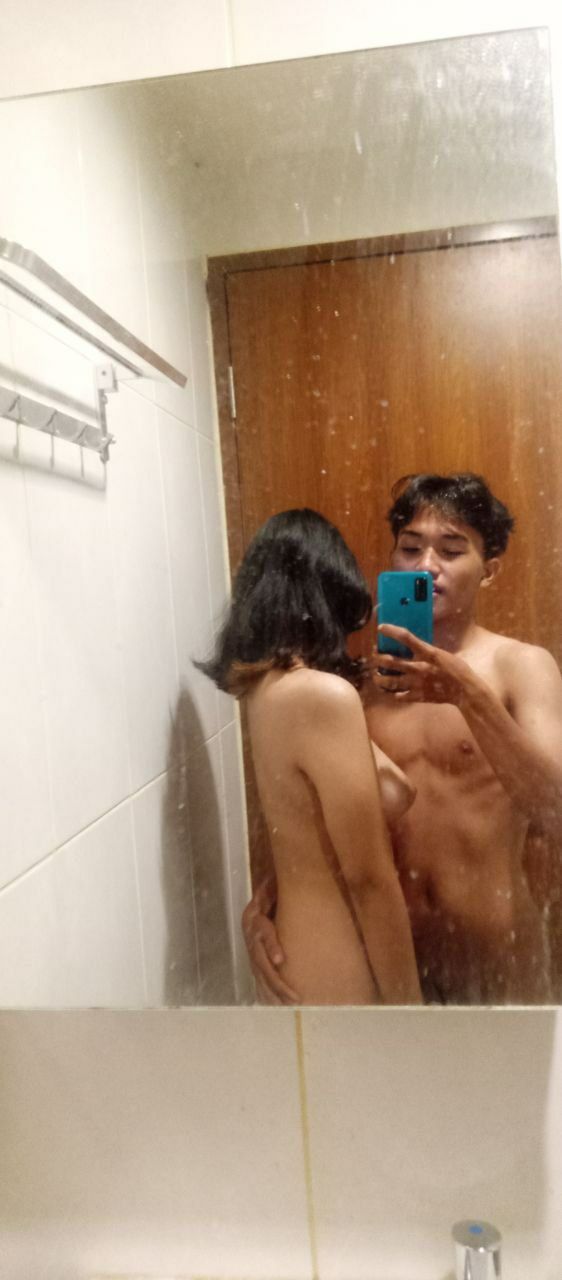 Keyya Esema Tobrut Ngewe Crotin Diperut - Foto 1