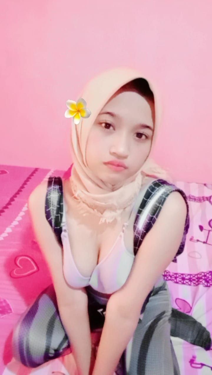 Hijab Sherly Ngewe Kontol Om-Om - Foto 1
