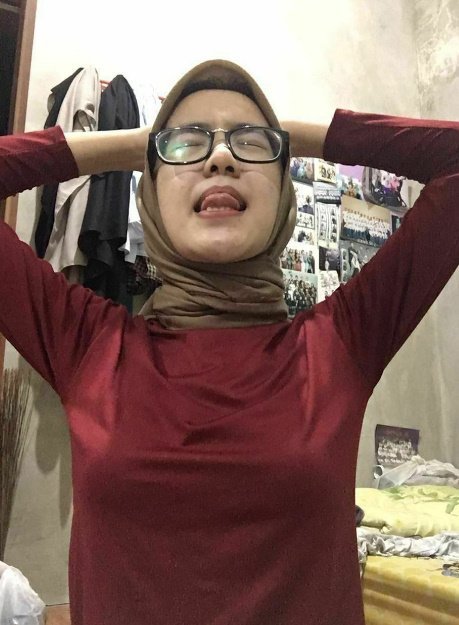 Windy Hijab Berjembut Dimasukin Kontol - Foto 1