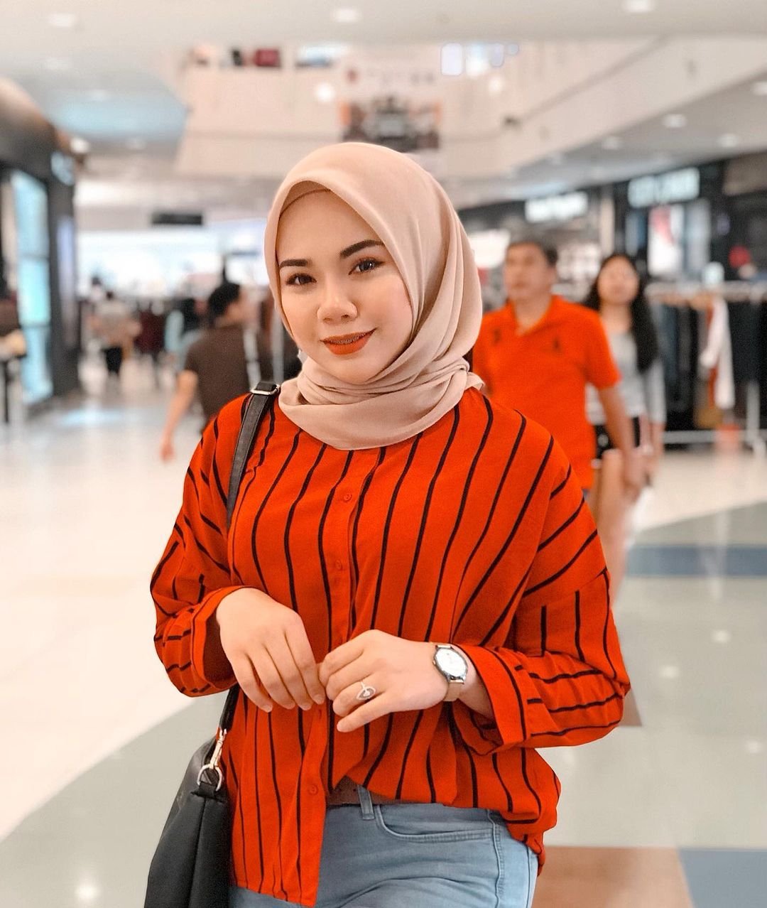 Zirah Jamal Mahasiswi Politeknik Penerbangan Viral - Foto 14