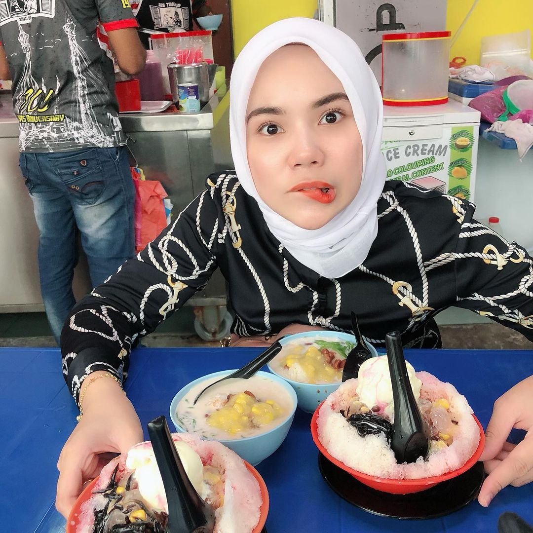 Zirah Jamal Mahasiswi Politeknik Penerbangan Viral - Foto 16
