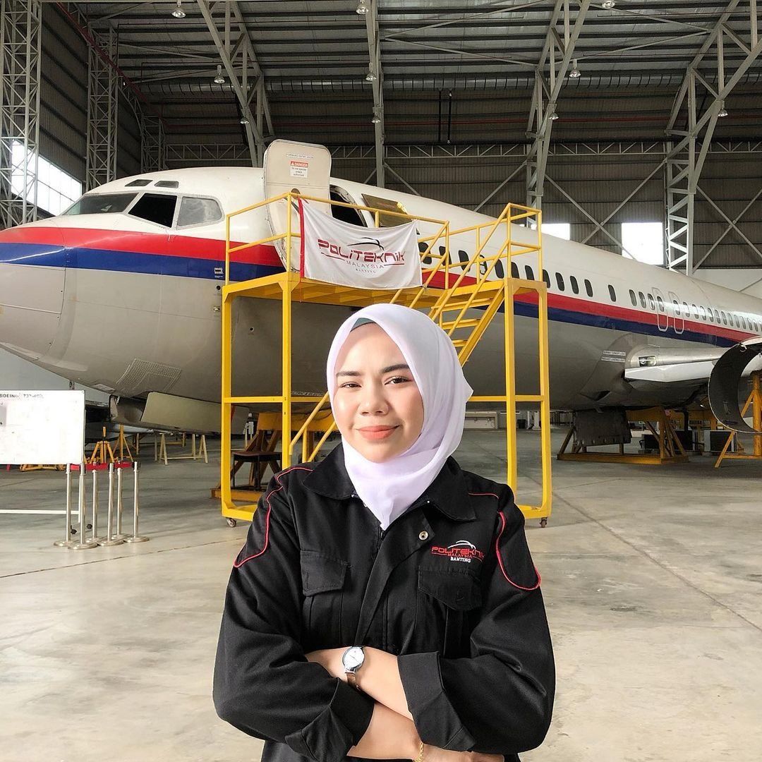 Zirah Jamal Mahasiswi Politeknik Penerbangan Viral - Foto 2