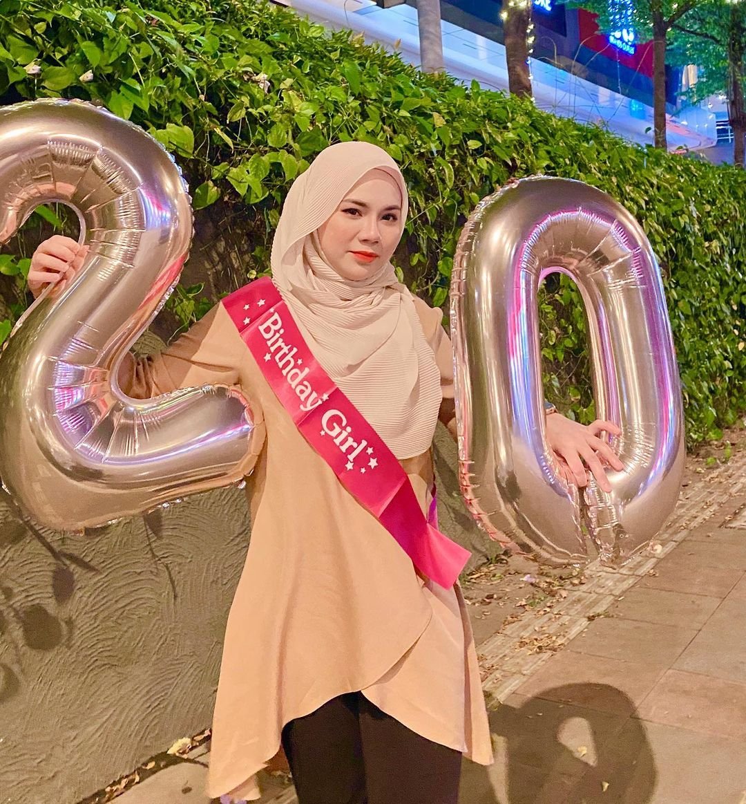 Zirah Jamal Mahasiswi Politeknik Penerbangan Viral - Foto 24