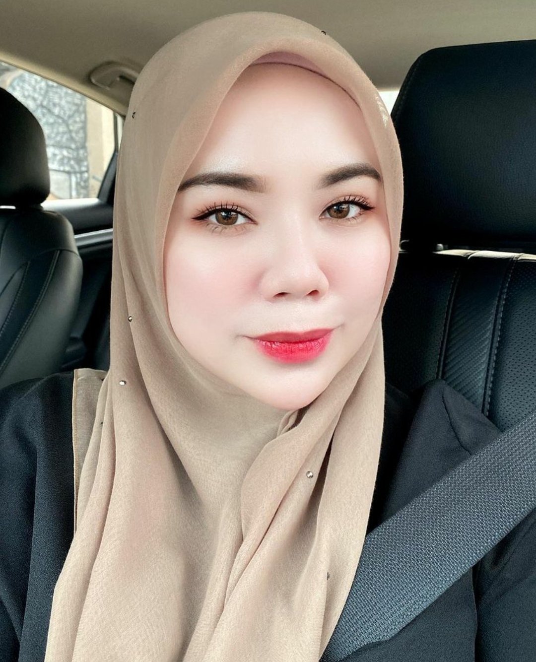 Zirah Jamal Mahasiswi Politeknik Penerbangan Viral - Foto 25
