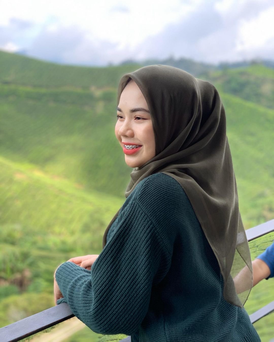 Zirah Jamal Mahasiswi Politeknik Penerbangan Viral - Foto 28