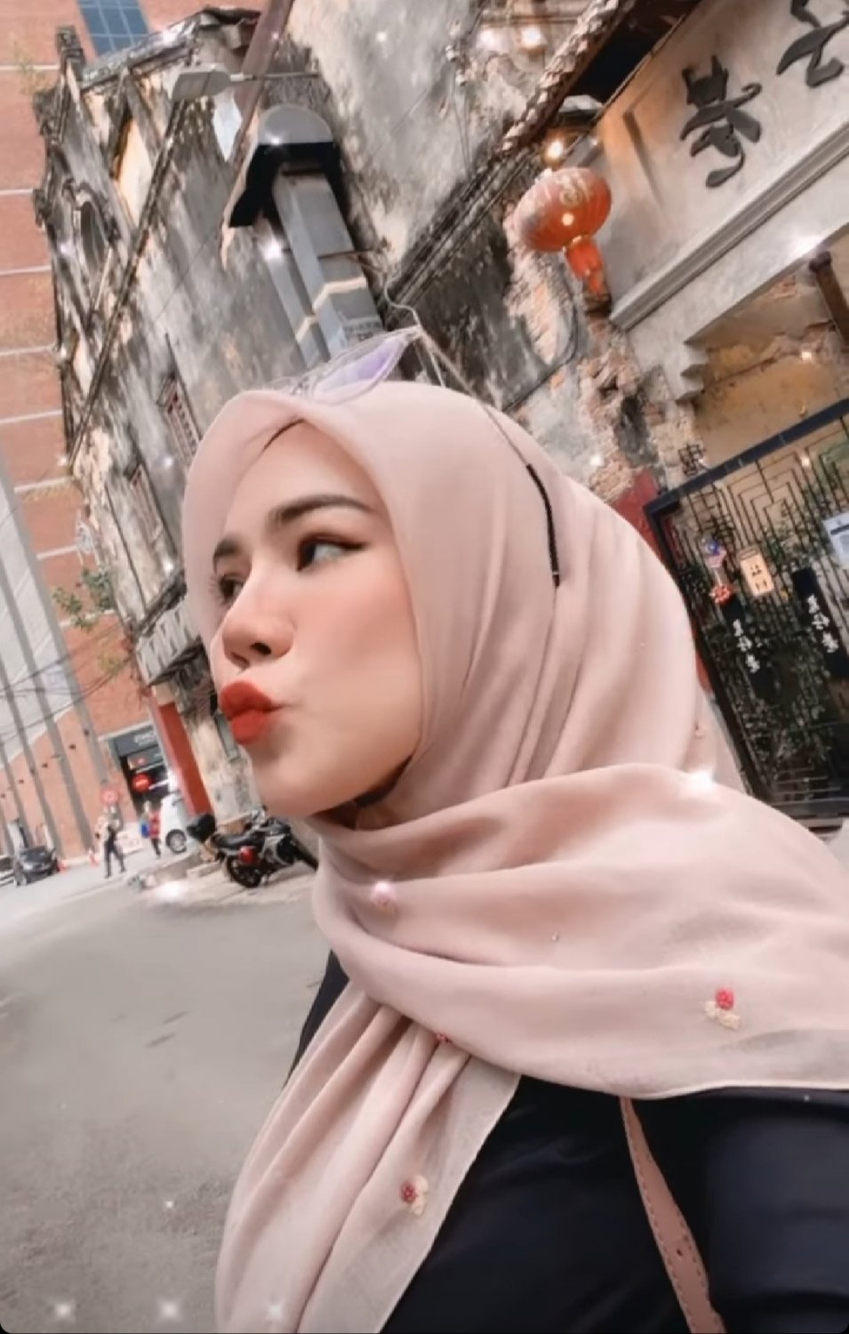 Zirah Jamal Mahasiswi Politeknik Penerbangan Viral - Foto 29