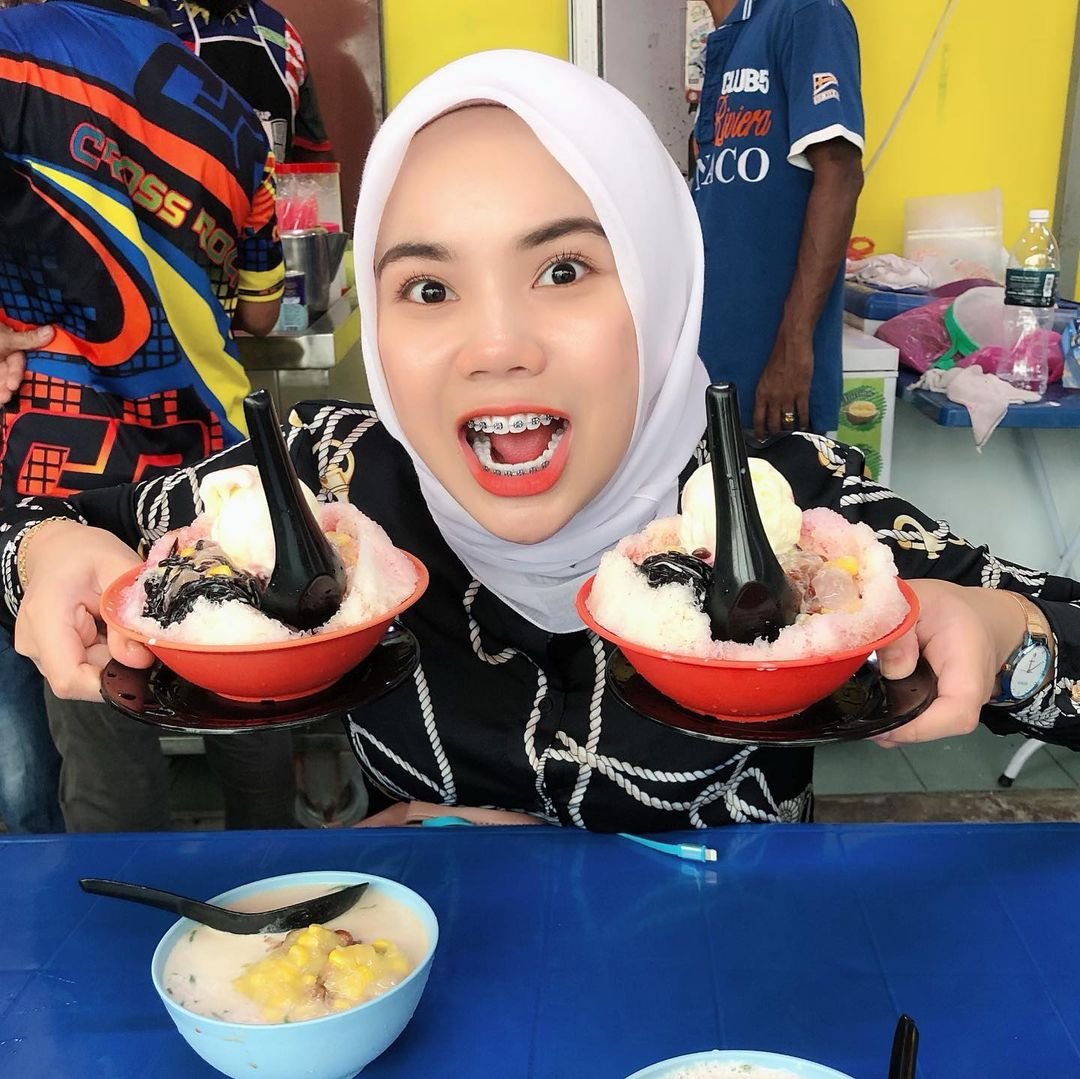 Zirah Jamal Mahasiswi Politeknik Penerbangan Viral - Foto 31