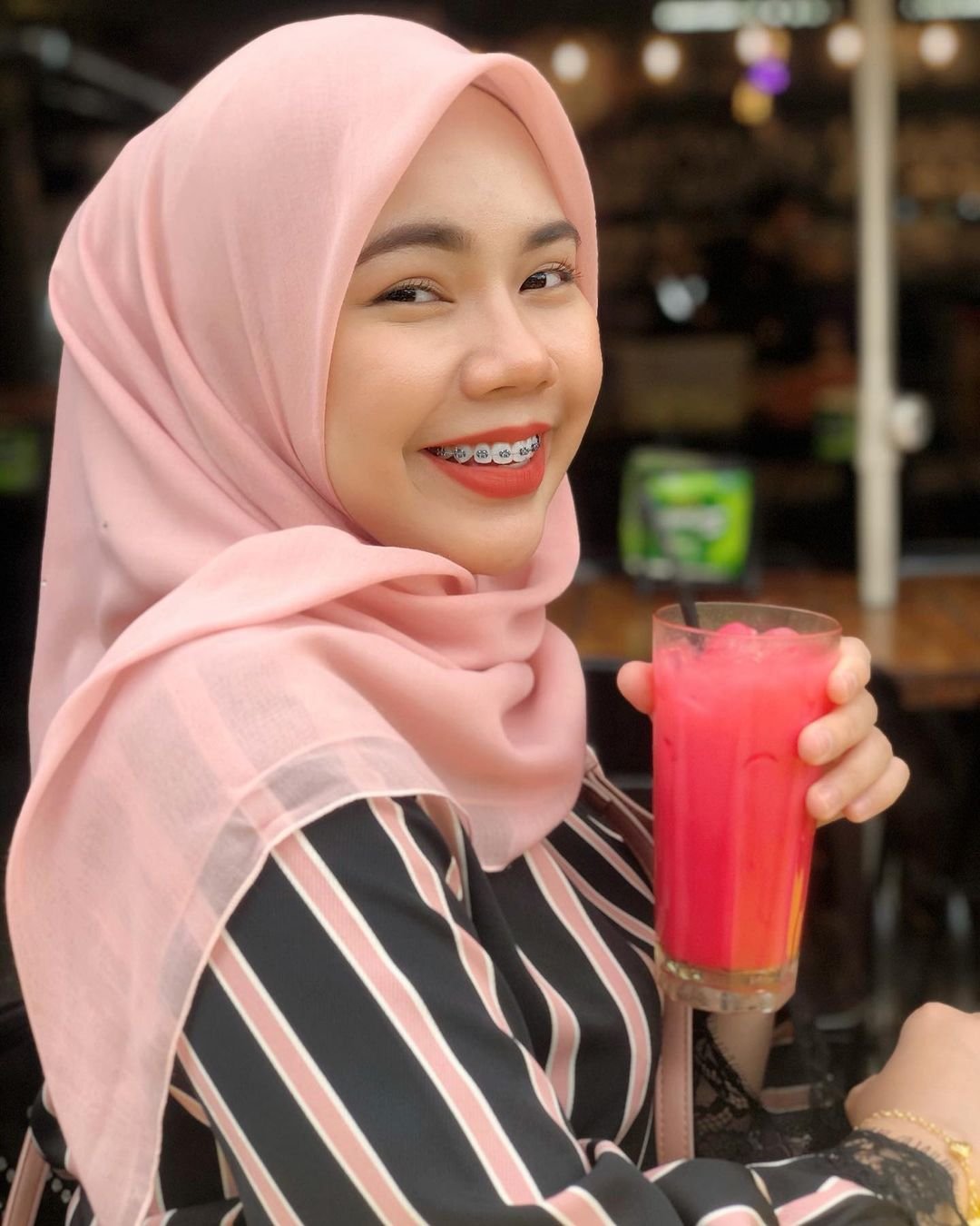 Zirah Jamal Mahasiswi Politeknik Penerbangan Viral - Foto 34