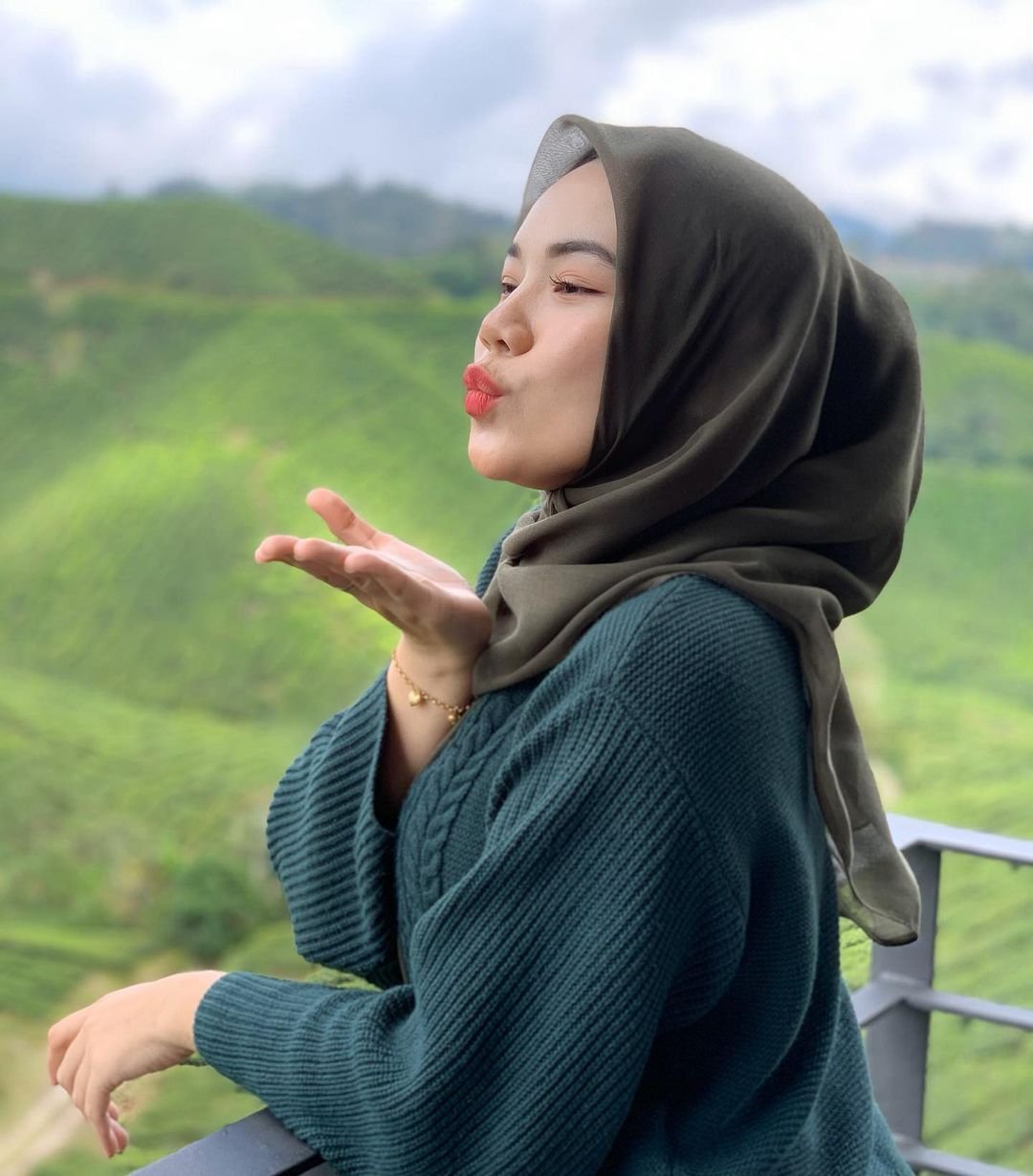 Zirah Jamal Mahasiswi Politeknik Penerbangan Viral - Foto 38