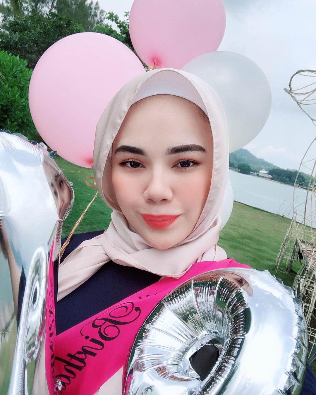 Zirah Jamal Mahasiswi Politeknik Penerbangan Viral - Foto 39