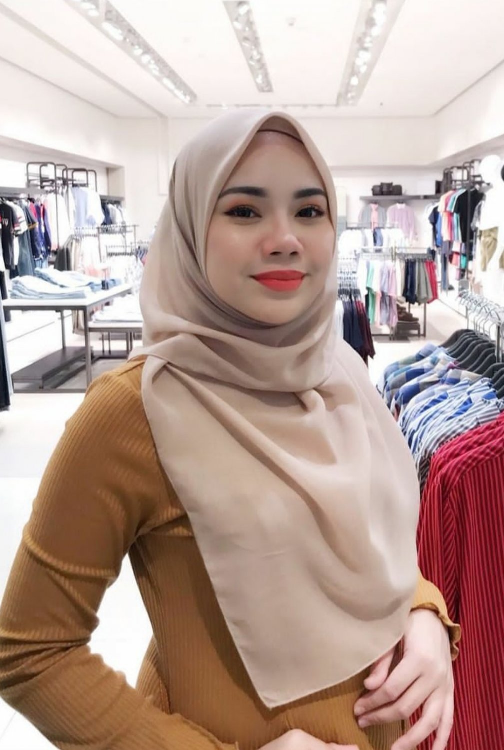 Zirah Jamal Mahasiswi Politeknik Penerbangan Viral - Foto 4