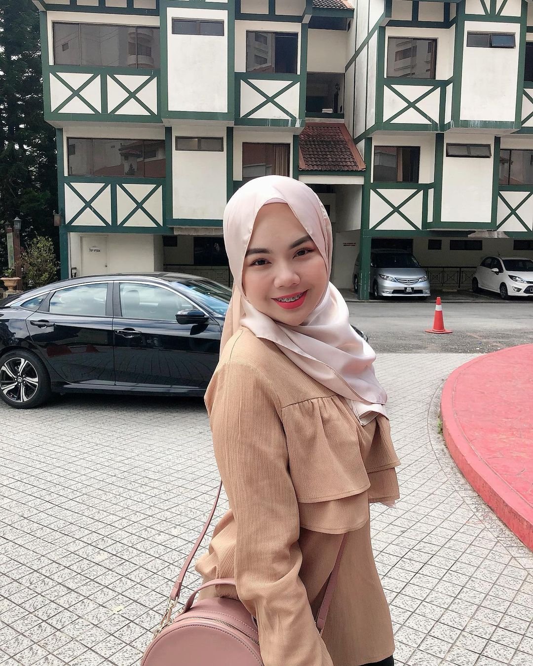 Zirah Jamal Mahasiswi Politeknik Penerbangan Viral - Foto 42