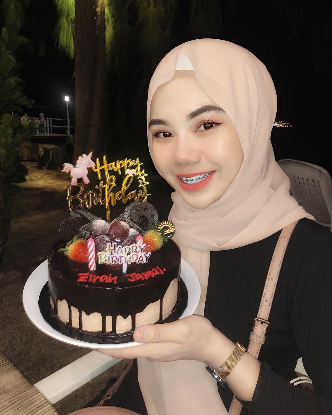 Zirah Jamal Mahasiswi Politeknik Penerbangan Viral - Foto 43