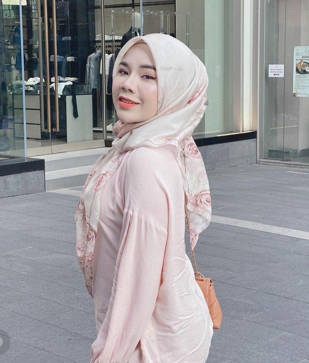 Zirah Jamal Mahasiswi Politeknik Penerbangan Viral - Foto 44