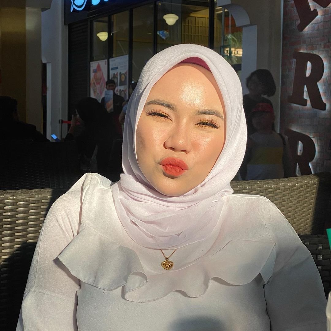 Zirah Jamal Mahasiswi Politeknik Penerbangan Viral - Foto 46