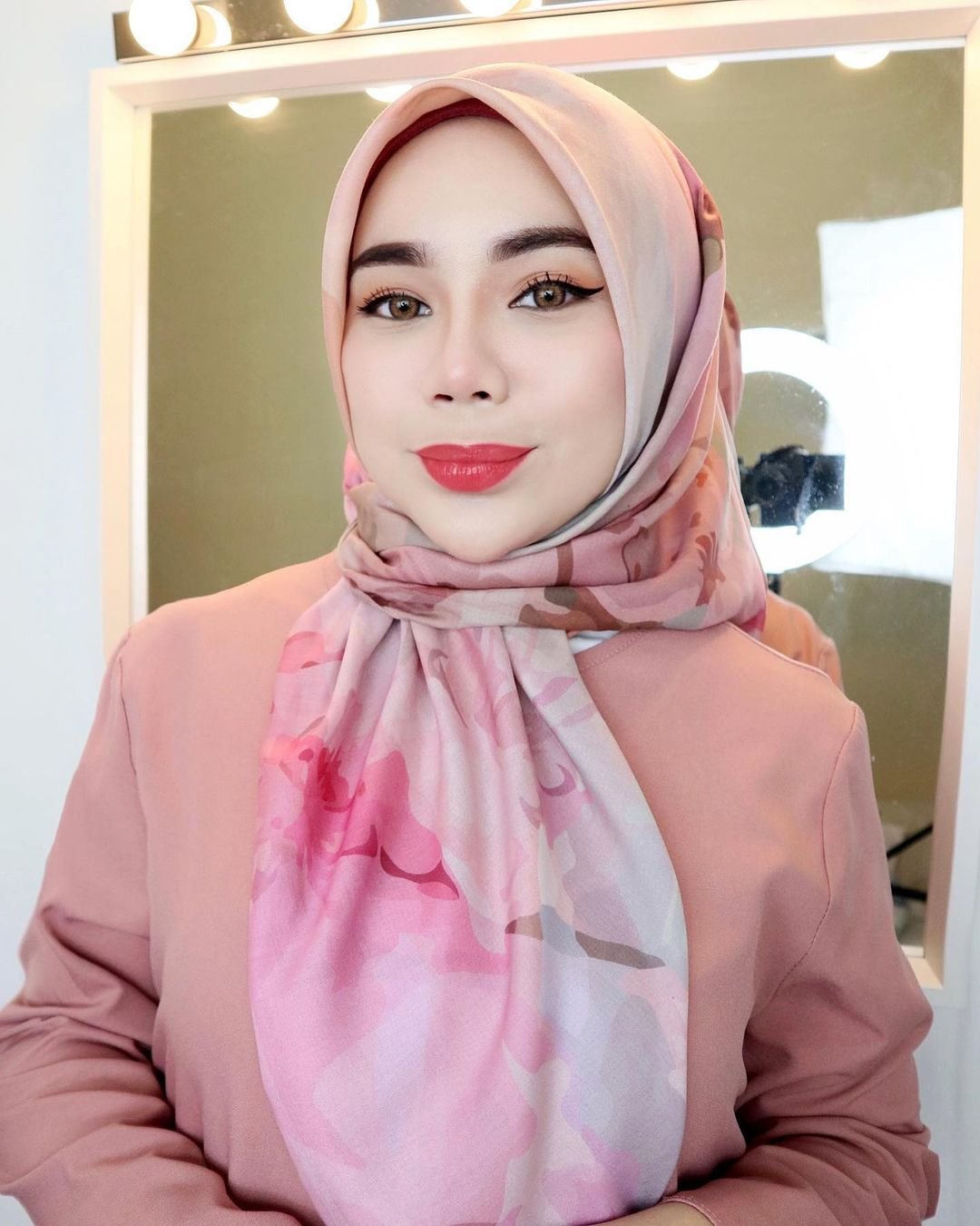 Zirah Jamal Mahasiswi Politeknik Penerbangan Viral - Foto 52