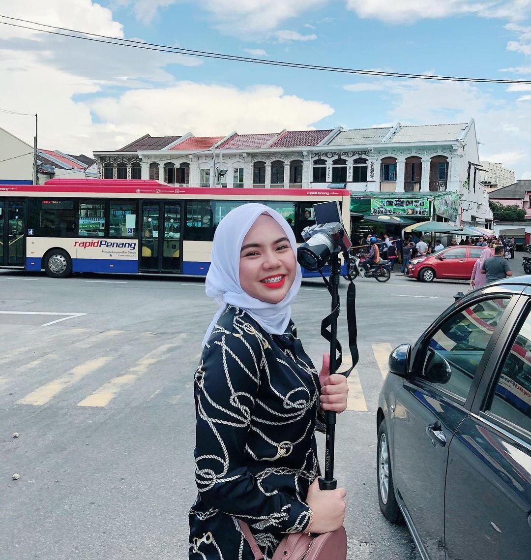 Zirah Jamal Mahasiswi Politeknik Penerbangan Viral - Foto 56