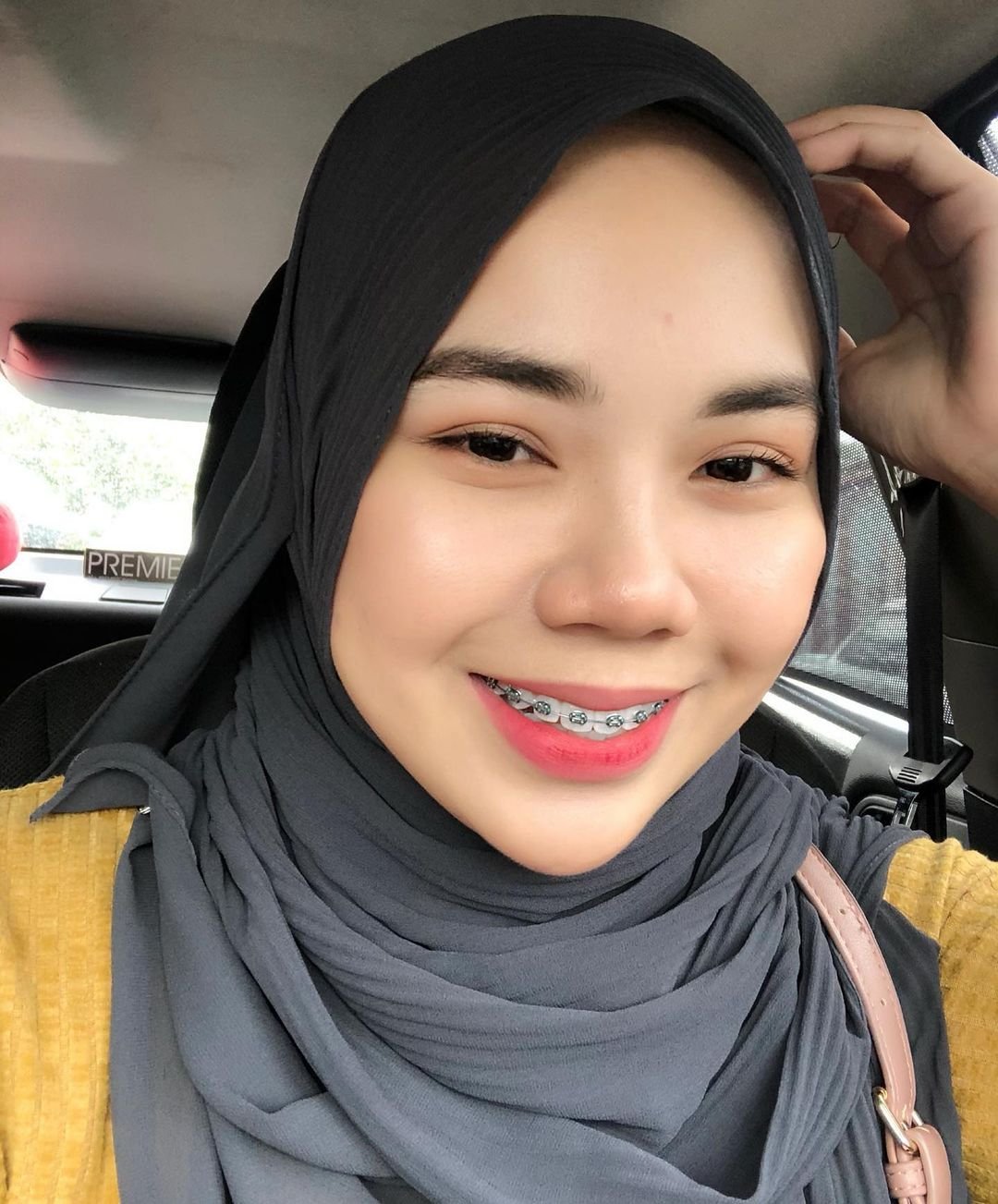 Zirah Jamal Mahasiswi Politeknik Penerbangan Viral - Foto 57