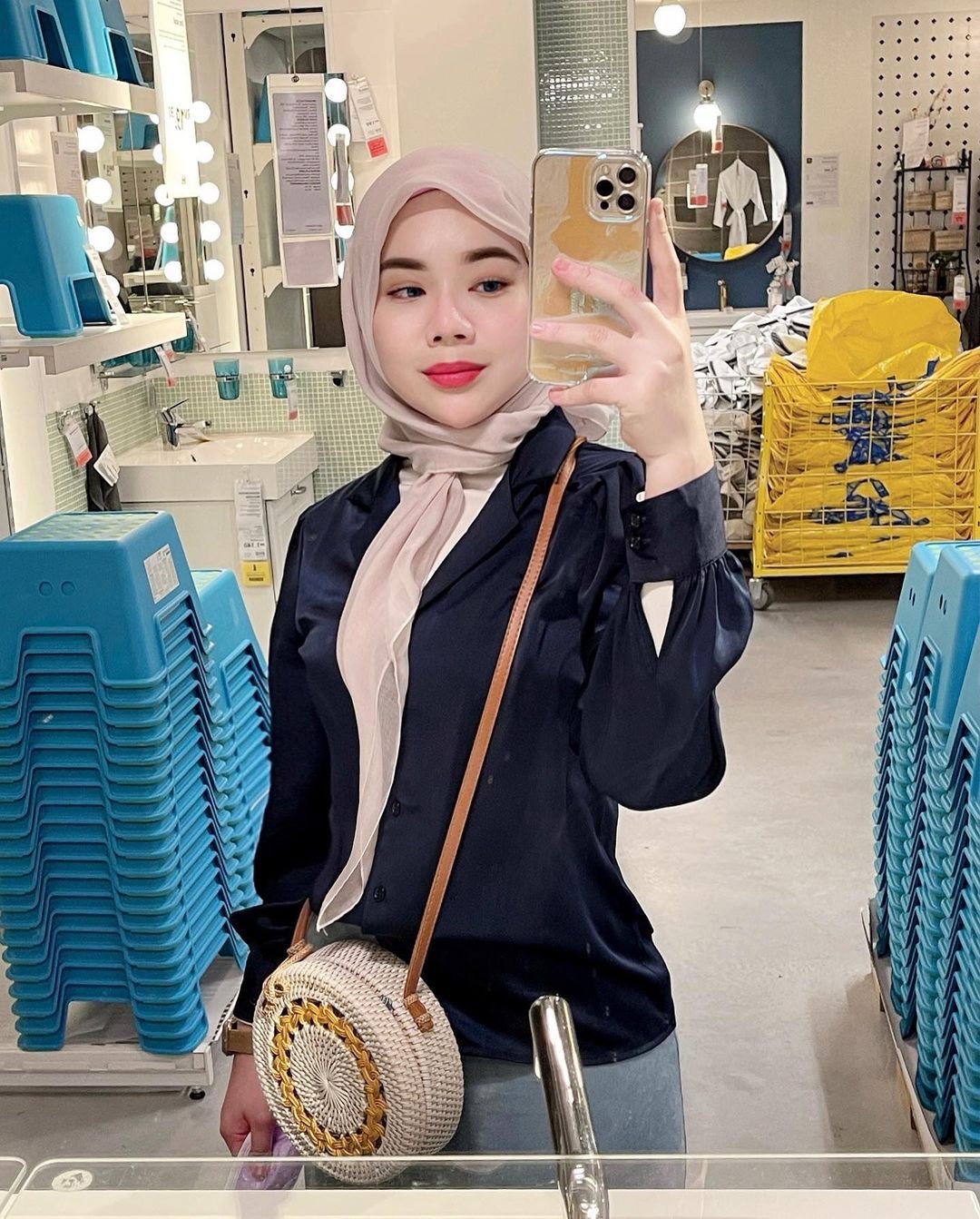 Zirah Jamal Mahasiswi Politeknik Penerbangan Viral - Foto 63