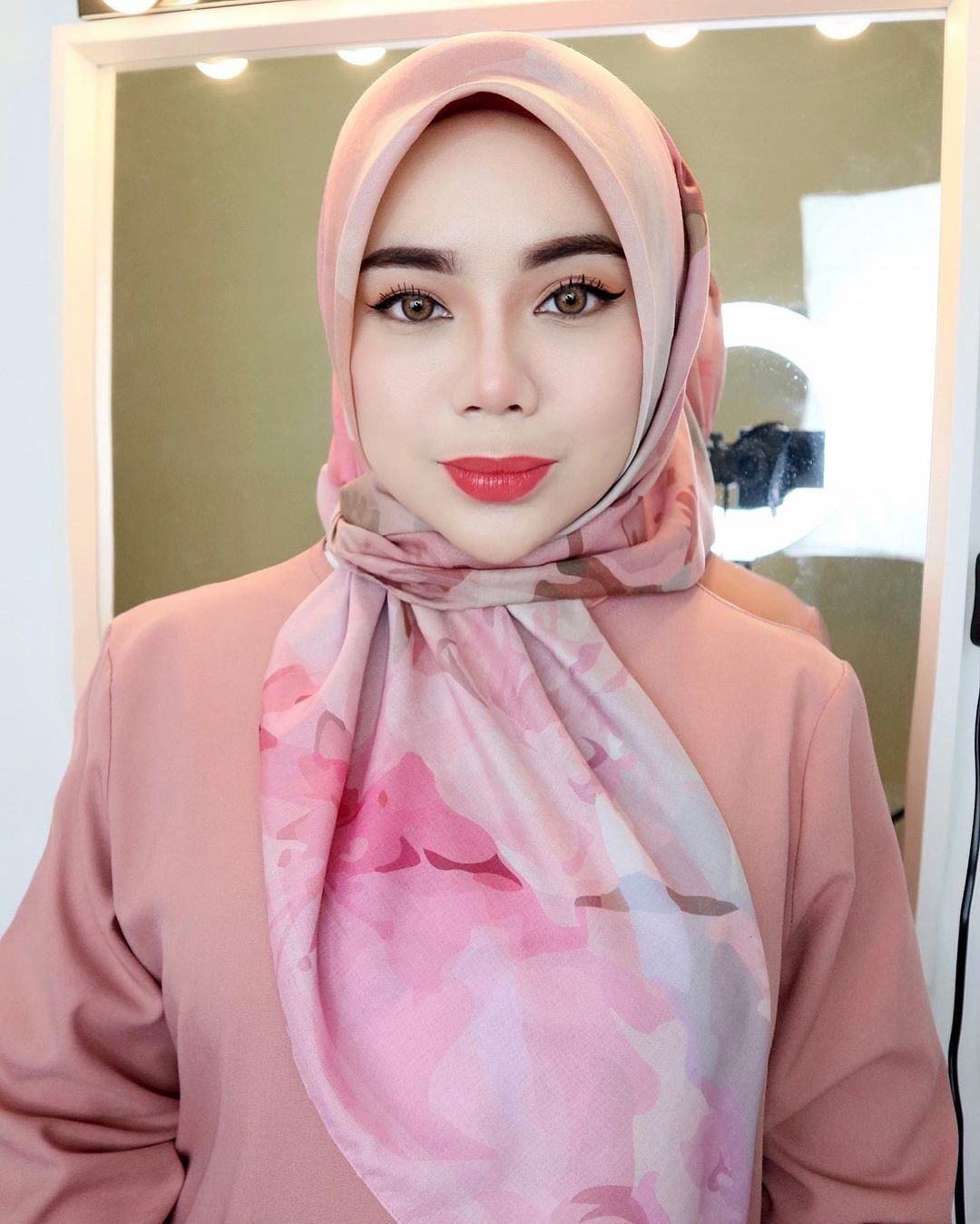 Zirah Jamal Mahasiswi Politeknik Penerbangan Viral - Foto 72