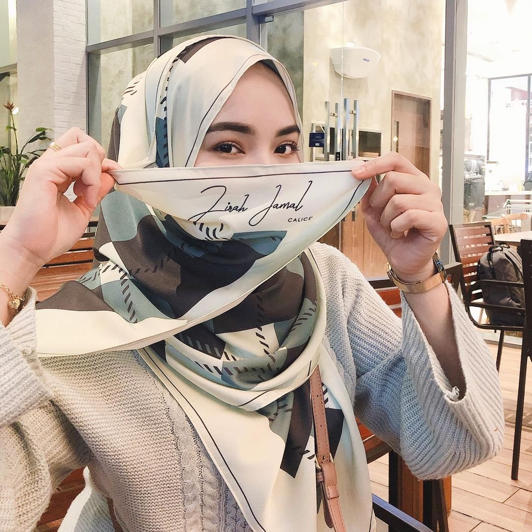 Zirah Jamal Mahasiswi Politeknik Penerbangan Viral - Foto 8