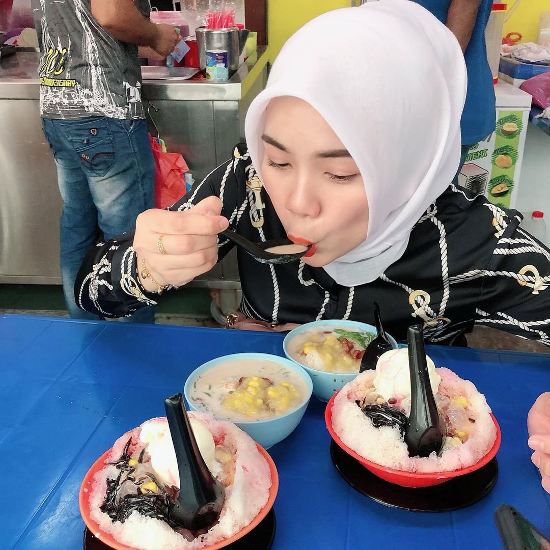 Zirah Jamal Mahasiswi Politeknik Penerbangan Viral - Foto 84