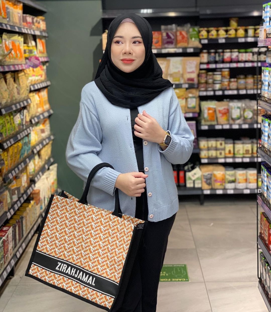 Zirah Jamal Mahasiswi Politeknik Penerbangan Viral - Foto 88