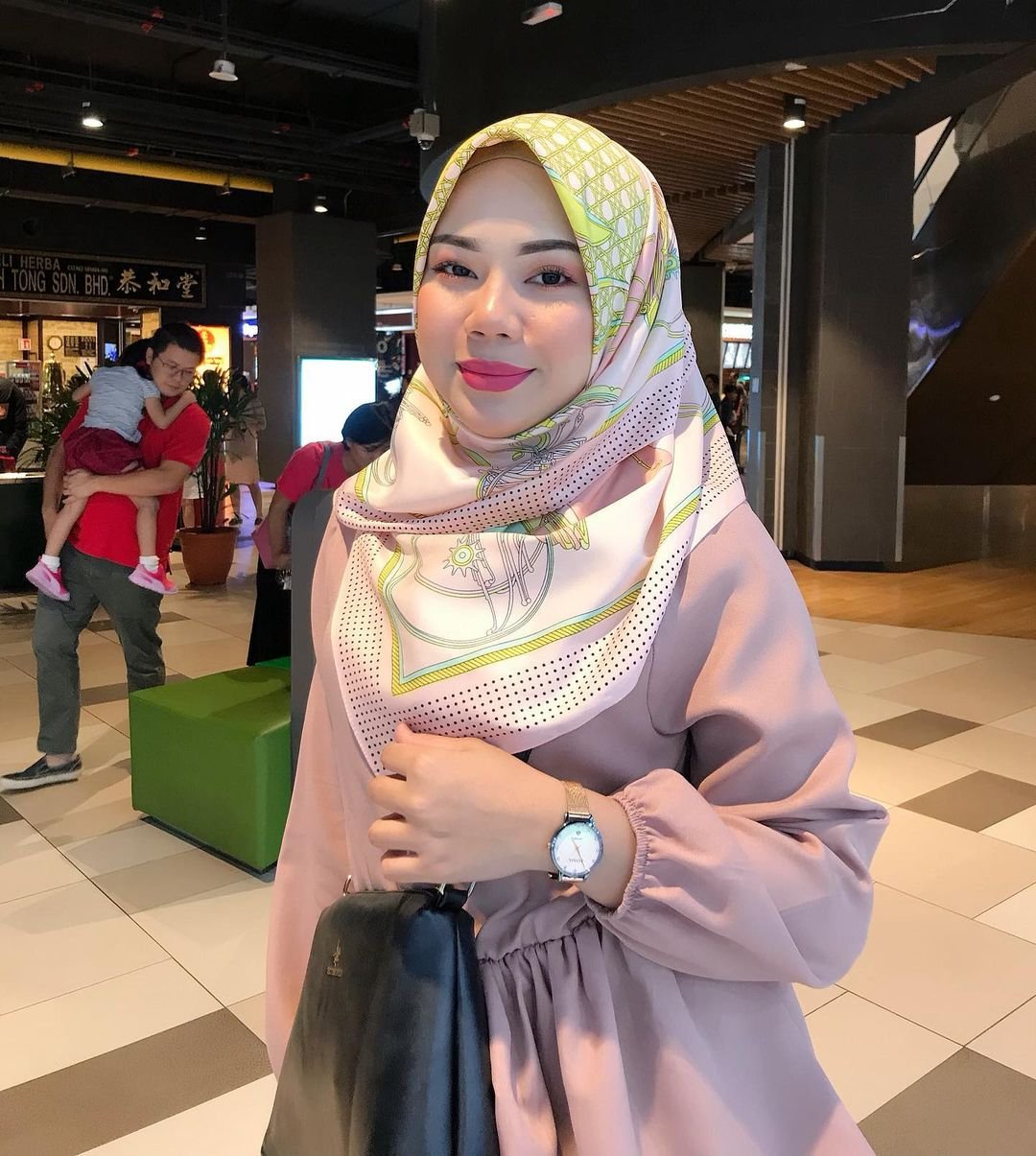 Zirah Jamal Mahasiswi Politeknik Penerbangan Viral - Foto 9