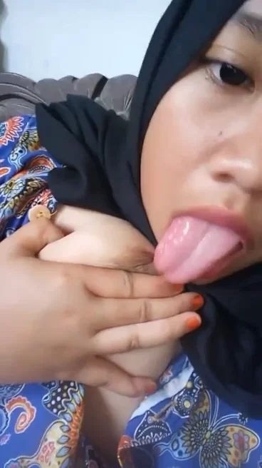 Abg Esema Hijab Hitam Nikmatin Kontol - Kingbokep video 04:40