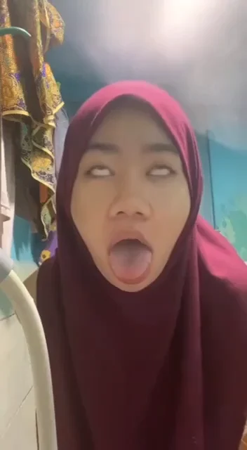 Bunga Ngewe Sambil Make G-string bokep video