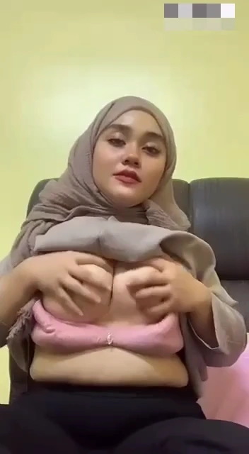 Ekspresi Sange Cewek Hijab Tobrut