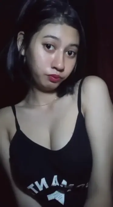Pesona Pap Renanda Tanktop Hitam bokep video