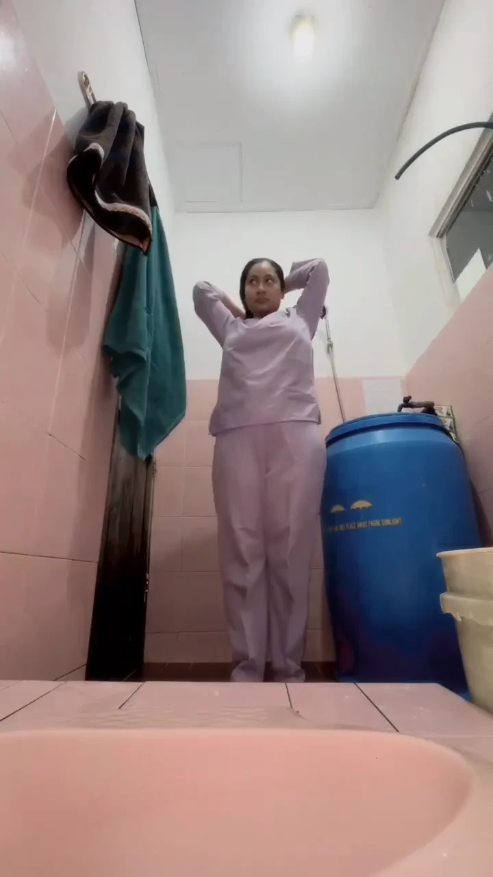 Intip Bidan Tobrut Lagi Mandi - Kingbokep video 07:08