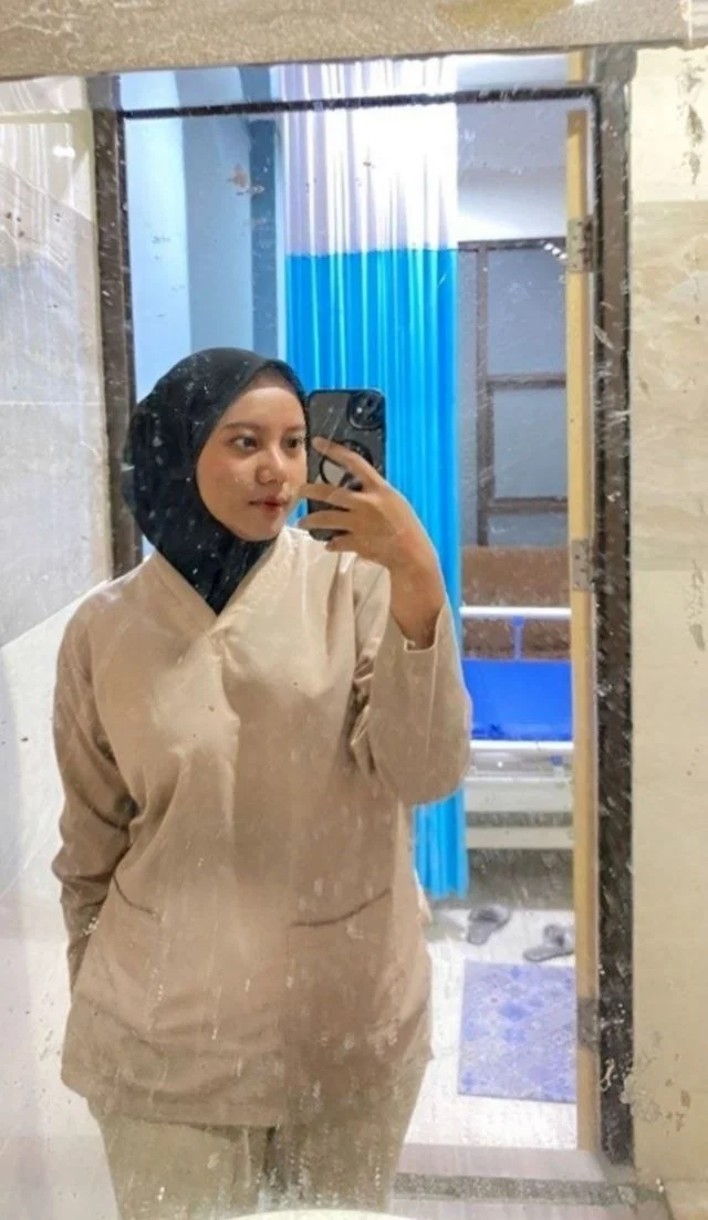 Perawat Hijab Nakal Bawa Dildo Dikamar Pasien bokep video