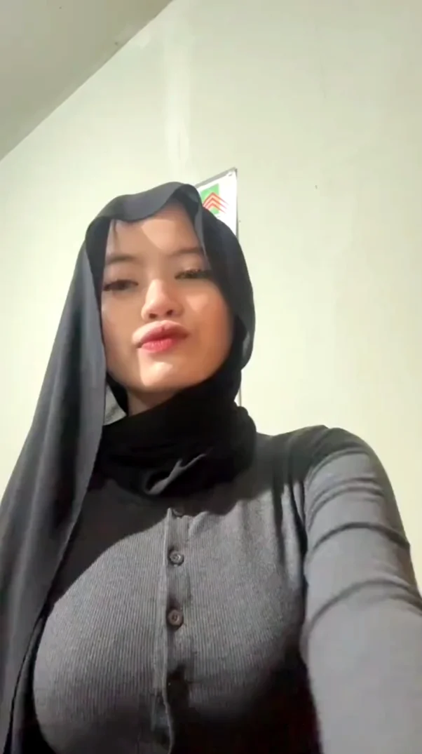 Tiktoker Jilbab Hitam Bodynya Boleh Juga